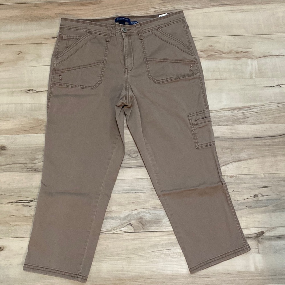 Bandolino Womens Selena Capris. Size 10.